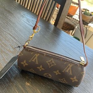 AUTHENTIC - Louis Vuitton small handbag